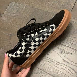 vans men’s:8.5 woman’s:10